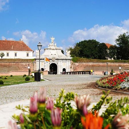 Sfanta Ecaterina - Garsoniera Alba Iulia Apartment Екстериор снимка